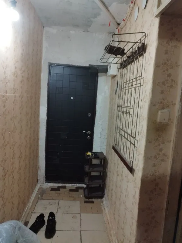 🏡продам 2-двухкомнатную квартиру 🌇город: макеевка днр западная • этажность–1/5 жилого дома • общая площадь–40 м2 • рядом супермаркеты, магазины школа, садик в шаговой доступности • вода по графику • рядом остановка удобно добираться в донецк и центр макеевки 🔥собственник 💴цена: 2🍋5 рублей+ торг ☎️+7(949) 081-56-08 📨подписаться - фотография - 1