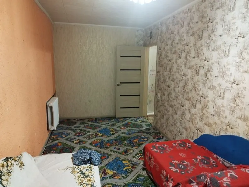 🏡продам 2-двухкомнатную квартиру 🌇город: макеевка днр западная • этажность–1/5 жилого дома • общая площадь–40 м2 • рядом супермаркеты, магазины школа, садик в шаговой доступности • вода по графику • рядом остановка удобно добираться в донецк и центр макеевки 🔥собственник 💴цена: 2🍋5 рублей+ торг ☎️+7(949) 081-56-08 📨подписаться - фотография - 3