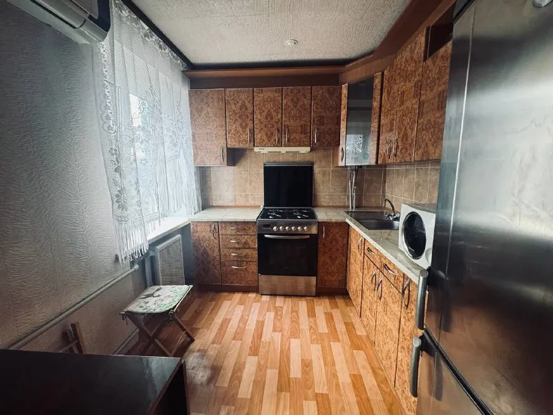 Продам однокомнатную квартиру 🌇донецк, калининский район парк гулливер - ул. Краснофлотская 68.📌 стройте свое пространство с агентством недвижимости город. Вы мечтаете - мы реализовываем💫 📑документы готовы, рф собственник на сделке. ✅квартира в идеальном состоянии ✅34 квадратных метров. ✅этаж 5/5ти 🎁 мебель, техника - остается в квартире. 💰цена : 2 750 000 рублей 📲☎️ +79495138558 📲☎️ +79495059339 🛫подписаться  |  дать объявление 📲наш max - фотография - 1