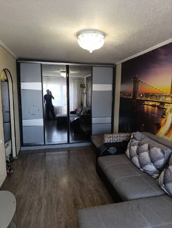 Продам однокомнатную квартиру продажа от собственника❗️ 🌇донецк на шахтерской площади (университетская) 📌 ✅площадьт31,4 м2 ✅4 этаж/5 ✅квартира теплая, не угловая, в хорошем состоянии - заходи и живи. 📍рядом школа, садик, больницы, продуктовые магазины, транспортная развязка во все стороны города. 📑все документы готовы к сделке! Один собственник прописанных нет! 💰стоимость 3 500 000 руб. 📲☎️+7 (949) 404-14-97, 📲☎️+7 (949) 382-83-28 - фотография - 1