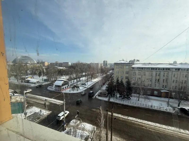 Продажа двухкомнатной квартиры 🌇донецк, ворошиловский район, ориентир: крытый рынок, ул. Челюскинцев 184📌 ✅квартира с видом на бульвар шевченко, крытый рынок 💦вода идет ! ✅чистовая отделка. ✅этаж 6/6 ✅дом кирпичный 🅿большая парковка ✅ площадь: 52 кв. М ❗️не упустите свой шанс! 💰стоимость данного объекта снижена 4.300.000 ₽, торг 📲☎️+79495059339 ан "город" 🛫подписаться  |  дать объявление 📲наш max - фотография - 1