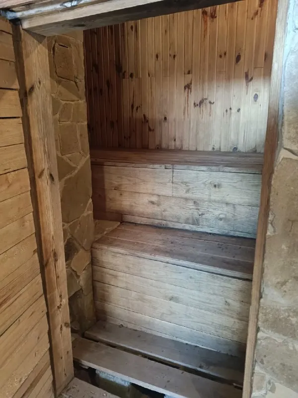 📌продам дом📌 1.8 млн. Р. Г. Зугрэс, ул. Дзержинского 30. Вся инфраструктура в шаговой доступности. Документы рф. Общая площадь дома 170м2. В доме баня, подвал. Гараж 55м2. Участок 3 сот. Газ заведён во двор. Электричество 220. Вода. Септик. Отопление печное. Выполнены работы по строительству коробки, сделан частичный ремонт. Окна, двери пвх вся коммуникация разведена по дому (электричество, вода, канализация). В гараже необходимо перекрыть крышу. Остаётся вся мебель. Частичный стройматериал. Инструменты. Вся информация по телефону, маx, телеграмм, ватсапп. +79042600553 торг присутствует. ▪️ недвижимость большого харцызска 👈 подписаться ▪️ разместить объявление ▪️ обсудить - фотография - 5