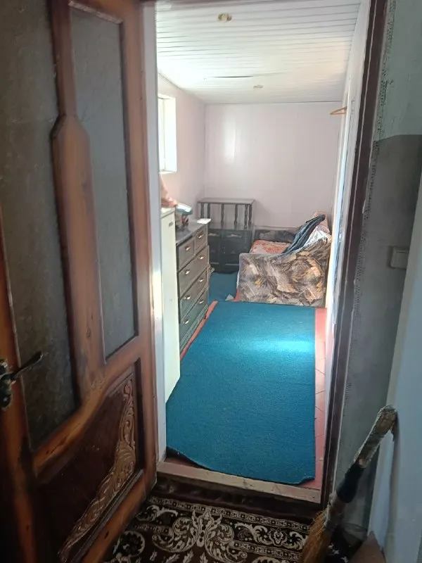 📌продам дом📌 1.8 млн. Р. Г. Зугрэс, ул. Дзержинского 30. Вся инфраструктура в шаговой доступности. Документы рф. Общая площадь дома 170м2. В доме баня, подвал. Гараж 55м2. Участок 3 сот. Газ заведён во двор. Электричество 220. Вода. Септик. Отопление печное. Выполнены работы по строительству коробки, сделан частичный ремонт. Окна, двери пвх вся коммуникация разведена по дому (электричество, вода, канализация). В гараже необходимо перекрыть крышу. Остаётся вся мебель. Частичный стройматериал. Инструменты. Вся информация по телефону, маx, телеграмм, ватсапп. +79042600553 торг присутствует. ▪️ недвижимость большого харцызска 👈 подписаться ▪️ разместить объявление ▪️ обсудить - фотография - 7