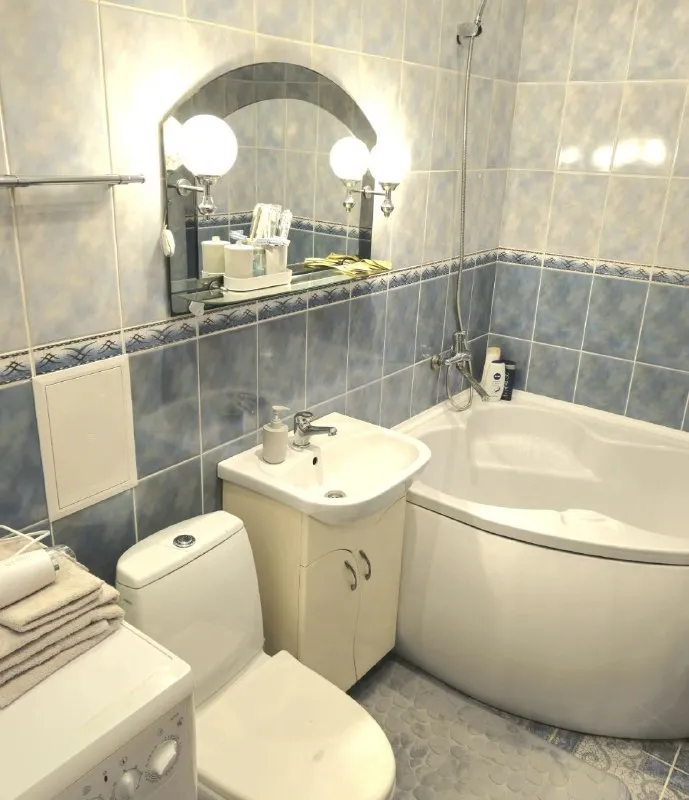 Сдаётся посуточно с водой 24/7 уютные 2-х и 3-х ком. Квартиры 🌇донеук, киевский рик. 📌 💦вода холодная и горячая (накопительный бак 500 + 200). ✅есть вся необходимая мебель и техника для комфортного проживания: -тв, wi-fi, холодильник, микроволновая печь, чайник, стиральная машина, газовая плита, духовка, полный набор посуды, утюг, гладильная доска для одежды, сушилка для белья, фен. ✅предоставляется полотенца, мыло, гель для душа, стиральный порошок. ❗️курить только на балконе. 🙅 для вечеринок и шумных мероприятий не сдаётся. - фотография - 7