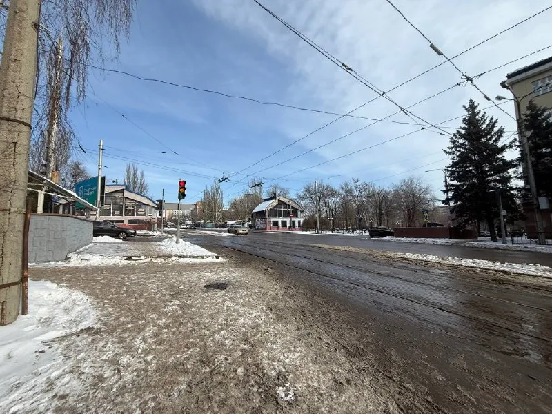 ☎️+79495059339 стройте свое пространство с агентством недвижимости город. Вы мечтаете - мы реализовываем💫 продажа 2х комнатной квартиры с видом на бульвар шевченко ! Крытый рынок ! Вода идет ! Чистовая отделка. ! Ворошиловский р-н, центр города❗️ ориентир: крытый рынок 📪ворошиловский р-н, ул. Челюскинцев 184 📌6/6 📌дом кирпичный 📌большая парковка 📌коммуникации поменяны, электрика сделана, окна пластиковые! 📍общая площадь: 52 квадратных метров не упустите свой шанс! Стоимость данного объекта снижена 4.300.000💸 торг данный квартал высоко ценится из-за своего уникального местоположения! Благодаря чему в шаговой доступности: крытый рынок, кофейни и рестораны, набережная, сквер, детские и спортивные площадки, магазины, школа №5 - фотография - 2