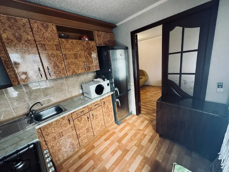 Продажа квартиры в центре калининского района улица краснофлотская. Документы готовы ! ☎️ +79495059339 стройте свое пространство с агентством недвижимости город. Вы мечтаете - мы реализовываем💫 документы 📃 🇷🇺 рф собственник на сделке. Продается 1я квартира в идеальном состоянии 34 квадратных метров. Этаж 5/5ти 📍калининский район парк гулливер - ул. Краснофлотская 68. Мебель, техника - остается в квартире. ✔️чисто, уютно, тепло, вода 💦 доходит - колонка автомат. ✔️чистый подъезд ✔️рядом с домом (больница, магазины, парковая зона, транспортная развязка в любую точку города 🌆, салоны красоты, кафе и т. Д). Цена: 2.750.000 рублей. ☎️ +79495138558 ☎️ +79495059339 - фотография - 5