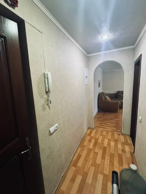 Продажа квартиры в центре калининского района улица краснофлотская. Документы готовы ! ☎️ +79495059339 стройте свое пространство с агентством недвижимости город. Вы мечтаете - мы реализовываем💫 документы 📃 🇷🇺 рф собственник на сделке. Продается 1я квартира в идеальном состоянии 34 квадратных метров. Этаж 5/5ти 📍калининский район парк гулливер - ул. Краснофлотская 68. Мебель, техника - остается в квартире. ✔️чисто, уютно, тепло, вода 💦 доходит - колонка автомат. ✔️чистый подъезд ✔️рядом с домом (больница, магазины, парковая зона, транспортная развязка в любую точку города 🌆, салоны красоты, кафе и т. Д). Цена: 2.750.000 рублей. ☎️ +79495138558 ☎️ +79495059339 - фотография - 6