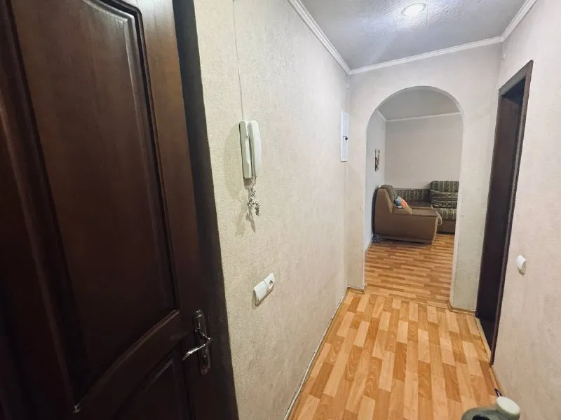 Продажа квартиры в центре калининского района улица краснофлотская. Документы готовы ! ☎️ +79495059339 стройте свое пространство с агентством недвижимости город. Вы мечтаете - мы реализовываем💫 документы 📃 🇷🇺 рф собственник на сделке. Продается 1я квартира в идеальном состоянии 34 квадратных метров. Этаж 5/5ти 📍калининский район парк гулливер - ул. Краснофлотская 68. Мебель, техника - остается в квартире. ✔️чисто, уютно, тепло, вода 💦 доходит - колонка автомат. ✔️чистый подъезд ✔️рядом с домом (больница, магазины, парковая зона, транспортная развязка в любую точку города 🌆, салоны красоты, кафе и т. Д). Цена: 2.750.000 рублей. ☎️ +79495138558 ☎️ +79495059339 - фотография - 8