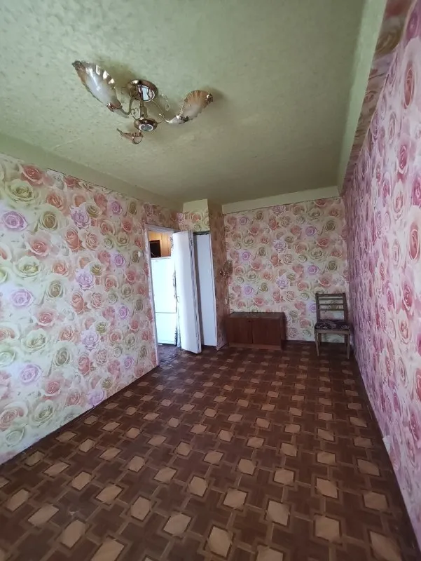 Продам 2-х комнатную квартиру в харцызске (черёмушки). Отдам, как на фото (с кондиционером, холодильником, мебелью) за 2.5 🍋 (реальному покупателю торг). Тел. +79493559456, +79148730548 (max, telegram) ▪️ недвижимость большого харцызска 👈 подписаться ▪️ разместить объявление ▪️ обсудить - фотография - 4