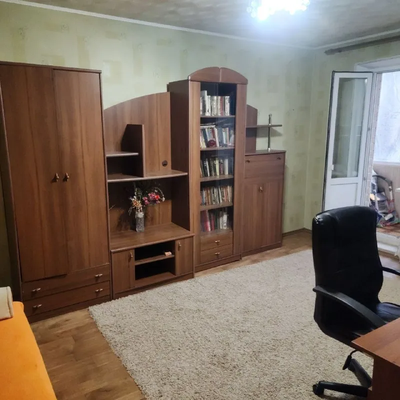 Сдаётся 2х комнатная квартира 🌇в горняцкой районе города макеевки (микрорайон октябрьский). 📌 ✅аренда от собственника❗️ ✅этаж 1/9. ✅в квартире есть вся необходимая мебель и бытовая техника для комфортного проживания. 💧вода по графику. 📍рядом остановка общественного транспорта. Предпочтение семейной паре. 💰цена 25.000 рублей + к/у. + залоговая сумма 📲☎️+7(928)610-09-25 собственник подписаться | 📩дать объявление 📲наш max - фотография - 2