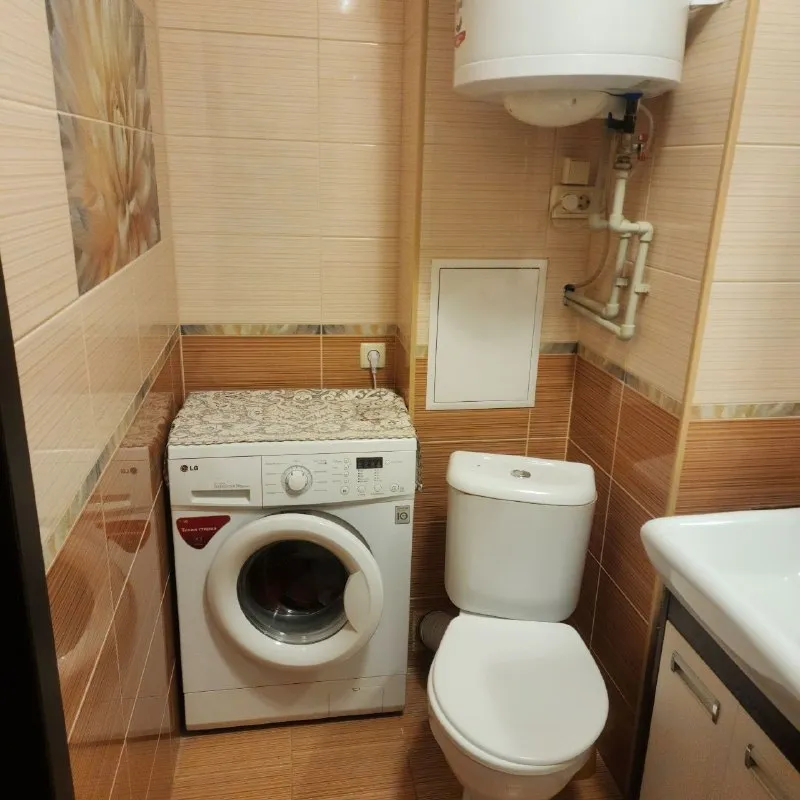 Сдаётся 2х комнатная квартира 🌇в горняцкой районе города макеевки (микрорайон октябрьский). 📌 ✅аренда от собственника❗️ ✅этаж 1/9. ✅в квартире есть вся необходимая мебель и бытовая техника для комфортного проживания. 💧вода по графику. 📍рядом остановка общественного транспорта. Предпочтение семейной паре. 💰цена 25.000 рублей + к/у. + залоговая сумма 📲☎️+7(928)610-09-25 собственник подписаться | 📩дать объявление 📲наш max - фотография - 9