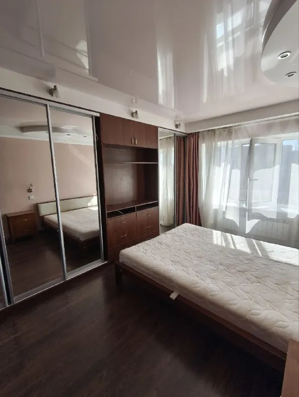 Продажа трехкомнатной квартиры 🌇донецк, центр города театральный с розой📌 ✅продаётся отличная 3х. Комнатная квартира, с мебелью бытовой техникой. 💦установлен бак с автоматикой ✅заменены: трубы, окна, двери, плитка, сантехника, проводка. 📷 фото соответствуют 📑документы готовы. 🙅 нет зарегистрированых лиц. 💰стоимость 5 700 000 ₽ 📲☎️+ 7 (949) 36-77-907 📲☎️+7(900)-257-11-66 татьяна. 🛫подписаться | дать объявление 📲наш max - фотография - 2