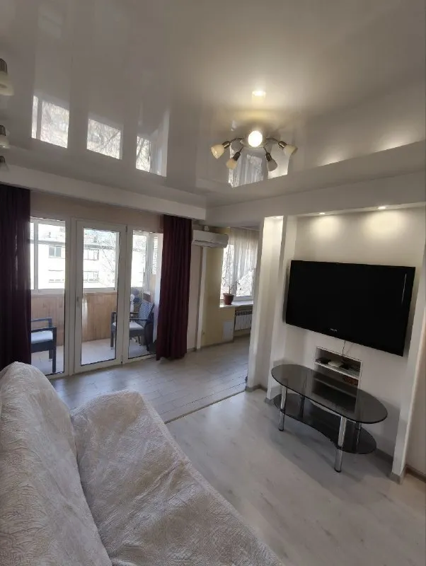 Продажа трехкомнатной квартиры 🌇донецк, центр города театральный с розой📌 ✅продаётся отличная 3х. Комнатная квартира, с мебелью бытовой техникой. 💦установлен бак с автоматикой ✅заменены: трубы, окна, двери, плитка, сантехника, проводка. 📷 фото соответствуют 📑документы готовы. 🙅 нет зарегистрированых лиц. 💰стоимость 5 700 000 ₽ 📲☎️+ 7 (949) 36-77-907 📲☎️+7(900)-257-11-66 татьяна. 🛫подписаться | дать объявление 📲наш max - фотография - 3