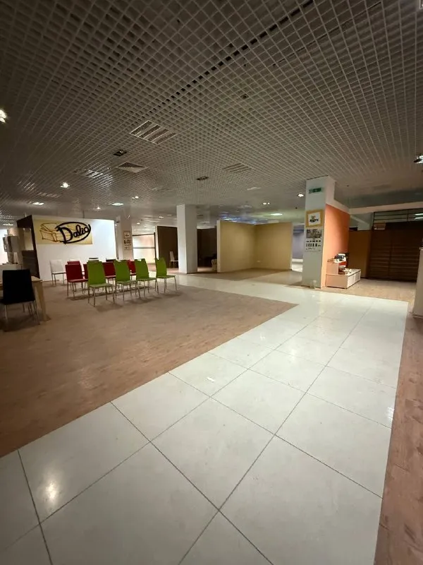 Аренда отдельно стоящего здания-бывший гипермаркет мебели margo. 📍ул.9 января - документы рф 🇷🇺 📍7994 квадратных метров 1 - этаж торгового помещения составляет - 2893 кв. Метров 2 - этаж торгового помещения составляет - 2895 кв. Метров. Цокольное помещение составляет - 2145 кв. Метров из них : ✔️торговая площадь - 460 кв. Метров с отдельным входом. ✔️склад - 1448 квадратных метров. ✔️кабинеты для сотрудников - офис - 236 кв. Метров. 📍в основном здании 2 этажа - подъем по эскалатору или лестнице. - на каждом этаже, санузел. 🚻 ✔️асфальтировнная территория - большая парковка для клиентов и сотрудников ✔️рампа, тп ✔️противопожарная система ✔️охрана 📍все необходимые коммуникация проведены всю дополнительную информацию можно узнать при просмотре объекта в любой день по предварительной договоренности за час. 📍транспортная развязка в любую точку города. Легко найди, подъехать, парковаться и т. Д. Стоимость: 1000₽ за 1 квм. ☎️+79490370636 - фотография - 3