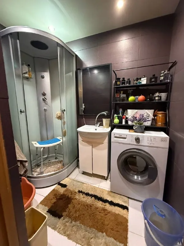 Документы полностью готовы к сделке, прописанных нет‼️ 📍продажа 3х комнатной - квартиры в центре донецка ворошиловский район - набережная ‼️ 📍лучшая локация города 🌆 очень удобное расположение, рядом набережная, крытый рынок, гостиница ramada🌆 этаж 6/6 📌вода по графику, хороший напор 📌комнаты раздельные 📌окна с видом на набережную и тихий двор 📌в квартире выполнен качественный ремонт 📌установлены пластиковые окна 📌коммуникации поменяны 📌остается полностью вся мебель и техника необходимая для комфортного проживания 📌дополнительных вложений не требует хорошая транспортная развязка. 👌 сады, школы, магазины, все что нужно для комфортной жизни в шаговой доступности🔑 ‼️ цена снижена 5.500.000‼️ +79495753652 - фотография - 4