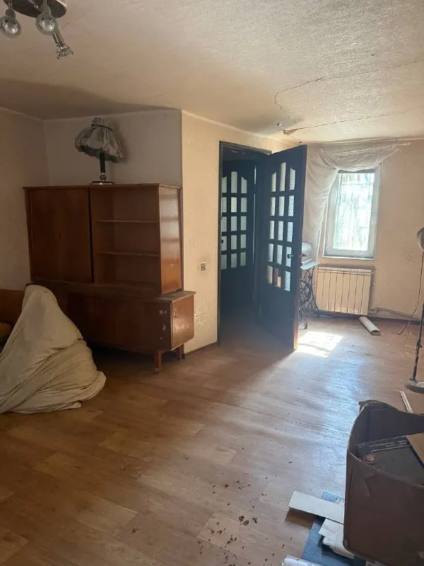 Продам дом киевский район ул сормовская 69 ориентир маяк хорошее месторасположение 3 комнаты, ход, кухня, ванная комната сарай с подвалом, летний душ 4га земли фотографии реальные 2 700 000₽ с небольшим торгом +79494113097 алина @as_01vva telegram - фотография - 1