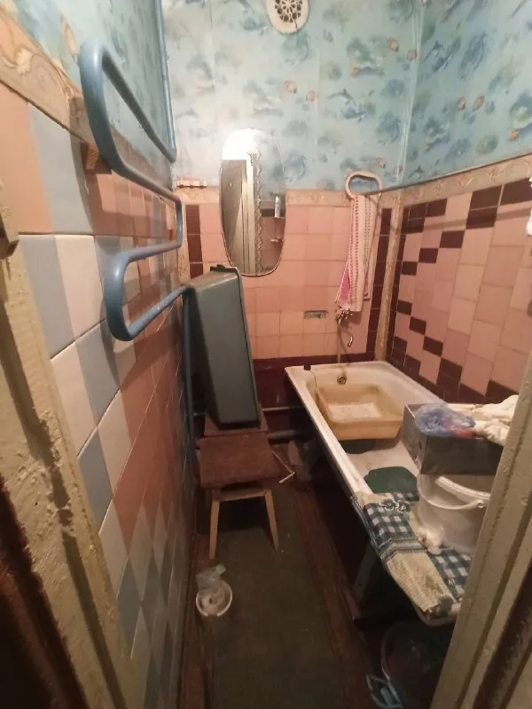 Внимание срочная продажа!!! Цена снижена!!! Продам квартиру 3 комнатную 4/5возможно использовать мат. Капитал. Город харцызск ориентир: школа № 25 особенности объекта: -площадь 53кв. М. ; -сан. Узел раздельный; -окна пластиковые; -железная входная дверь; -большой коридорный холл с двумя кладовками; -состояние жилое, угловая, очень теплая; -наличный расчет; -документы готовы к продаже; удобное расположение: рядом есть все необходимое для жизни – школа, садик, магазины, супермаркеты, рынок. Стоимость 2 500 000 рублей + услуги агентства просмотр в любое удобное время валентин +7949 554 15 98 telegram, мах; +7949 098 38 98 ▪️ недвижимость большого харцызска 👈 подписаться ▪️ разместить объявление ▪️ обсудить - фотография - 10