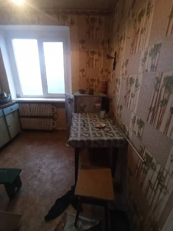 Внимание срочная продажа!!! Цена снижена!!! Продам квартиру 3 комнатную 4/5возможно использовать мат. Капитал. Город харцызск ориентир: школа № 25 особенности объекта: -площадь 53кв. М. ; -сан. Узел раздельный; -окна пластиковые; -железная входная дверь; -большой коридорный холл с двумя кладовками; -состояние жилое, угловая, очень теплая; -наличный расчет; -документы готовы к продаже; удобное расположение: рядом есть все необходимое для жизни – школа, садик, магазины, супермаркеты, рынок. Стоимость 2 500 000 рублей + услуги агентства просмотр в любое удобное время валентин +7949 554 15 98 telegram, мах; +7949 098 38 98 ▪️ недвижимость большого харцызска 👈 подписаться ▪️ разместить объявление ▪️ обсудить - фотография - 2