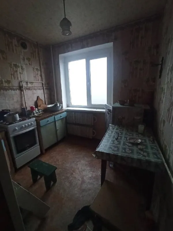Внимание срочная продажа!!! Цена снижена!!! Продам квартиру 3 комнатную 4/5возможно использовать мат. Капитал. Город харцызск ориентир: школа № 25 особенности объекта: -площадь 53кв. М. ; -сан. Узел раздельный; -окна пластиковые; -железная входная дверь; -большой коридорный холл с двумя кладовками; -состояние жилое, угловая, очень теплая; -наличный расчет; -документы готовы к продаже; удобное расположение: рядом есть все необходимое для жизни – школа, садик, магазины, супермаркеты, рынок. Стоимость 2 500 000 рублей + услуги агентства просмотр в любое удобное время валентин +7949 554 15 98 telegram, мах; +7949 098 38 98 ▪️ недвижимость большого харцызска 👈 подписаться ▪️ разместить объявление ▪️ обсудить - фотография - 8