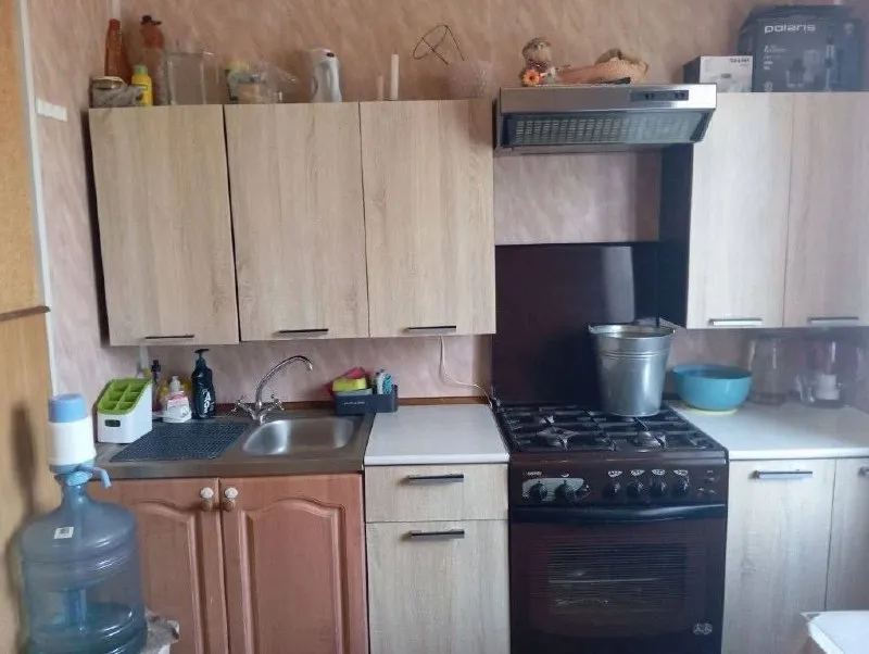Аренда 2х комнатной квартиры, донской! Сдается 2х комнатная квартира, этажность 7/9, донской, рядом кафе "базилик", караван, комнаты раздельные! По технике телевизор, холодильник, кондиционер. На подъезде стоит насос, в квартире стоит проточный нагреватель. Квартира тёплая, светлая! Нет машинки автомат, есть подвод под неё. Можно с детьми! Не сдаётся военным, полиции. Цена 20,000р + коммуналка! +79493268382 виктория ан *ок. Риэлтор* - фотография - 7