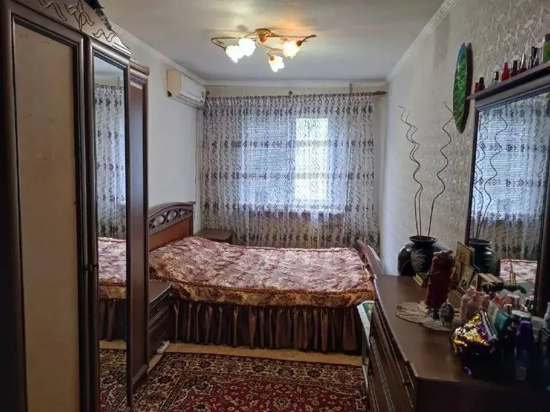Уютная 3-комнатная квартира ждет своих новых хозяев! 🌇донецк, на ул. Армавирской, в непосредственной близости от пролетарского исполкома. 📌 ✅квартира расположена на 4 этаже, 5 этажного дома! 👍идеальное расположение ✅квартира в прекрасном состоянии, готова к проживанию. ✅установлены современные пластиковые окна, имеется газовая колонка для вашего комфорта, кондиционер. ✅общая площадь - 58м/кв, кухня-6.2м/кв жилая-41м/кв ✅удобная планировка: две отдельные комнаты и одна смежная! 💰стоимость: 5100000 руб. 📑 документы готовы 📲☎️+79493640727 александр. Подписаться  |  📩дать объявление 📲наш max - фотография - 5
