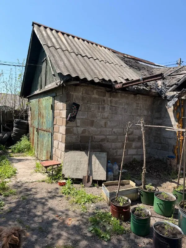 Продам квартиру на земле петровский район ул твардовского 3 2 небольшие комнаты, земля, гараж отдельный вход окна пластиковые состояние под ремонт фотографии реальные 900 000₽ +79494113097 алина @as_01vva telegram - фотография - 4