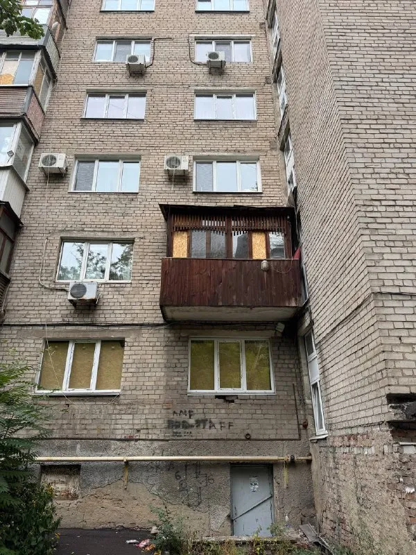 Продам 1 ком квартира ворошиловский район ильича 1/119 1/6 этаж дом с лифтом цоколь высокий общая площадь 35м2 центр города рядом площадь ленина, набережная, бульвар пушкина свободная планировка, чистовая отделка окна поменяны, дверь поменяна фотографии реальные 3 200 000₽ +79494113097 алина @as_01vva telegram - фотография - 2