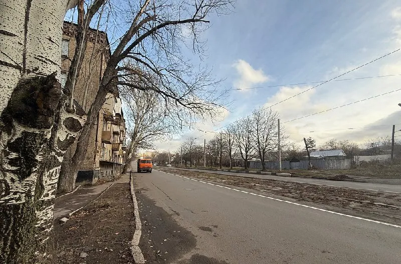 В продаже участок в калининском районе стройте свое пространство с агентством недвижимости город. Вы мечтаете - мы реализовываем💫 🏣город: донецк 🏗район: калининский 🚪общая площадь - 7 соток продажа участка в калининском районе, проспект дзержинского. Участок для строительства, находится на проспекте дзержинского. Участок без строений, по улице идут все коммуникации. Есть гос. Акт 💵цена: 2 000 000 рублей ☎️телефон: + 7 (949) 037 06 36 ☎️телефон: + 7 (949) 505 93 39 - фотография - 5