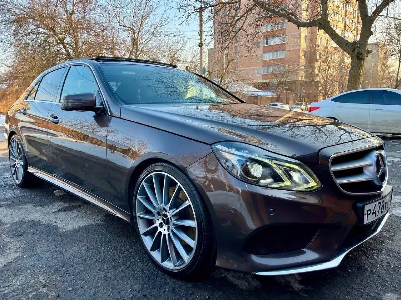 Mercedes-benz е400 2013г 333л. с bi-turbo🔥🔥🔥 цена 2,6🍋 связь 89613318079📲 ✅автомобиль в идеальном состоянии ✅находится в ростове-на-дону ✅в предмаксимальной комплектации ✅камеры кругового обзора 360 ✅авто-парковка ✅панорамная крыша (чёрный потолок) ✅в автотеке присутствуют предыдущими владельцами, раннее документальные формальные расчёты, чуть заниженный пробег по графику для получения страховых денег, по факту автомобиль в заводском окрасе за исключением двух локальных окрасов, все остекление, болты, петли, заводское ничего не снималось не крутилось ✅два ключа ✅салон в идеале(не прокурен) ✅полностью обслужен, сделано большое то ✅мотор м276 на двух турбинах в отличном состоянии(масло не расходует) ✅коробка в отличном состоянии (не пинает) ✅техника в отличном состоянии (не гремит, не стучит) ✅расход: трасса 7-8л; город 10-12л; ✅приветствуются любые проверки в любом сервисе - фотография - 2