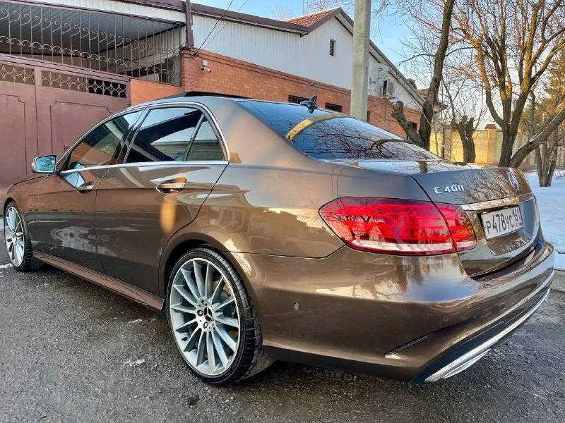 Mercedes-benz е400 2013г 333л. с bi-turbo🔥🔥🔥 цена 2,6🍋 связь 89613318079📲 ✅автомобиль в идеальном состоянии ✅находится в ростове-на-дону ✅в предмаксимальной комплектации ✅камеры кругового обзора 360 ✅авто-парковка ✅панорамная крыша (чёрный потолок) ✅в автотеке присутствуют предыдущими владельцами, раннее документальные формальные расчёты, чуть заниженный пробег по графику для получения страховых денег, по факту автомобиль в заводском окрасе за исключением двух локальных окрасов, все остекление, болты, петли, заводское ничего не снималось не крутилось ✅два ключа ✅салон в идеале(не прокурен) ✅полностью обслужен, сделано большое то ✅мотор м276 на двух турбинах в отличном состоянии(масло не расходует) ✅коробка в отличном состоянии (не пинает) ✅техника в отличном состоянии (не гремит, не стучит) ✅расход: трасса 7-8л; город 10-12л; ✅приветствуются любые проверки в любом сервисе - фотография - 5