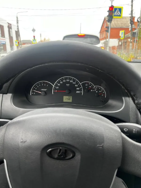 Приора 2009 г пробег 196.000 с кондиционером все болячки устранены : ﻿новая мкп✅ ﻿﻿грм новый✅ ﻿﻿ремень генератора новый✅ ﻿﻿подушки двигателя заменены✅ ﻿тормозные колодки и диски в круг✅ ﻿перебралась полностью ходовая✅ ﻿заменены все жидкости ﻿эур рабочий✅ стоит хорошая музыка (2 подиума + саб) в машину было вложено много сил отличный вариант для первой машины, ломаться уже нечему, все заменили торг на месте присутствует цена 295 000 89081710832 - фотография - 6