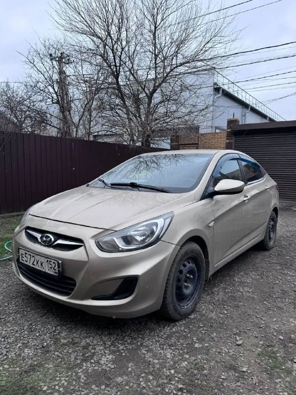 Всех приветствую! эндоскопию могу прислать по запросу! продаю ухоженный hyundai solaris 2011 года, 1.4 автомат. реальный, подтвержденный пробег 210000 км. отчётом. ухоженный, не прокуренный салон, мотор и коробка в прекрасном состоянии. кондиционер холодит, печка жарит. встроенный планшет с блютузом, хорошая, комфортная музыка. сигнализация с обратной связью, есть автозапуск. машина не была в такси, оба владельца- женщины. есть небольшие косяки по кузову. состояние сел-поехал. все вопросы по телефону. обмен не интересует, торг строго у капота! звоните в любое время ! 8-989-629-02-02 - фотография - 4