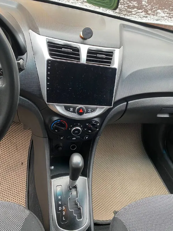 Всех приветствую! эндоскопию могу прислать по запросу! продаю ухоженный hyundai solaris 2011 года, 1.4 автомат. реальный, подтвержденный пробег 210000 км. отчётом. ухоженный, не прокуренный салон, мотор и коробка в прекрасном состоянии. кондиционер холодит, печка жарит. встроенный планшет с блютузом, хорошая, комфортная музыка. сигнализация с обратной связью, есть автозапуск. машина не была в такси, оба владельца- женщины. есть небольшие косяки по кузову. состояние сел-поехал. все вопросы по телефону. обмен не интересует, торг строго у капота! звоните в любое время ! 8-989-629-02-02 - фотография - 8