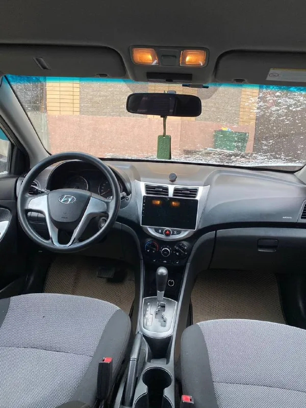 Всех приветствую! эндоскопию могу прислать по запросу! продаю ухоженный hyundai solaris 2011 года, 1.4 автомат. реальный, подтвержденный пробег 210000 км. отчётом. ухоженный, не прокуренный салон, мотор и коробка в прекрасном состоянии. кондиционер холодит, печка жарит. встроенный планшет с блютузом, хорошая, комфортная музыка. сигнализация с обратной связью, есть автозапуск. машина не была в такси, оба владельца- женщины. есть небольшие косяки по кузову. состояние сел-поехал. все вопросы по телефону. обмен не интересует, торг строго у капота! звоните в любое время ! 8-989-629-02-02 - фотография - 9