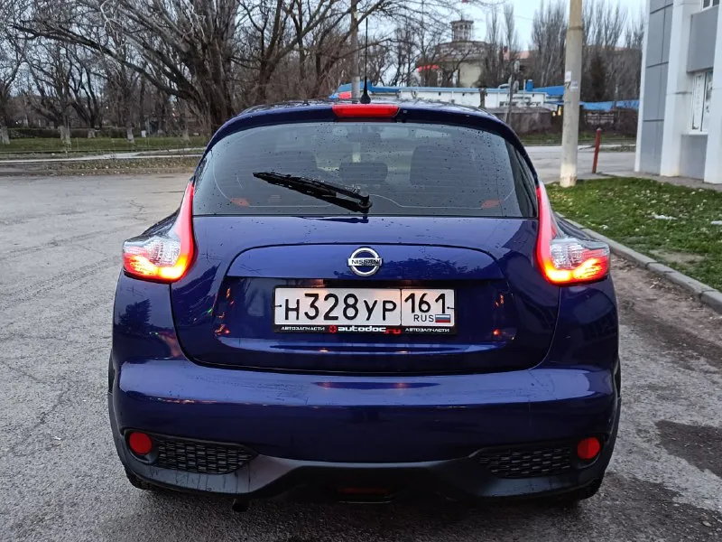 Nissan juke рестайлинг 2014г (таганрог). собственник! коробка - полноценный автомат, не вариатор! хорошая комплектация (климат, подогревы, режимы езды, мультируль и т. д.). в фарах вместо штатных линз bi-led модули, магнитола teyes с камерой заднего вида, новый акум. 2 комплекта резины. 1220000 руб 89604657463 - фотография - 2