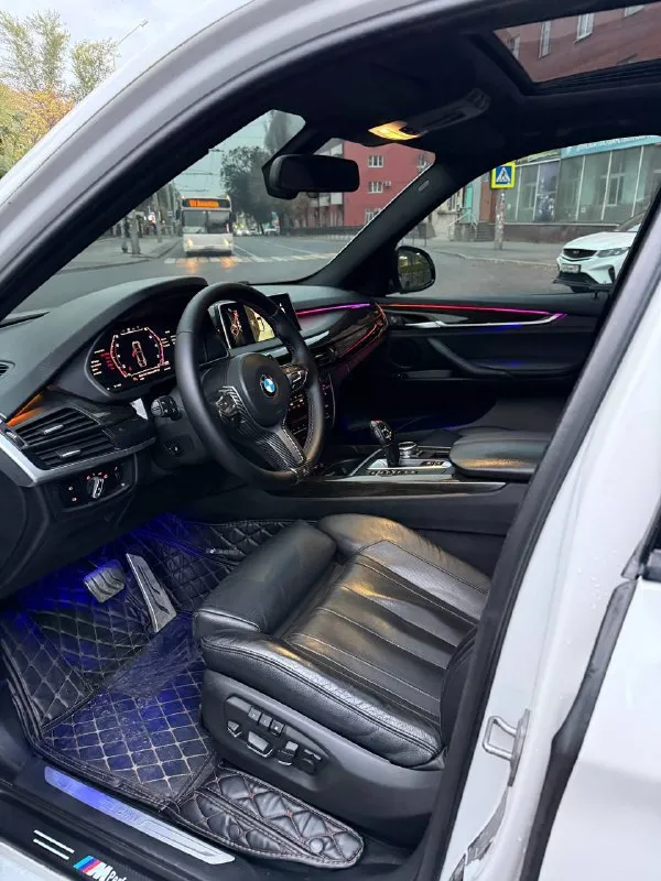 Продам зверя bmw x5 f15 560 лс 800крутящего 0-100 4 сек !!!мотор весь перебрали и усилили!!! для тех кто боится этих моторов на пробеге 238к полностью кап ремонт двигателя, так что на пробег можно не смотреть, (расхода масла нет) даже при нажатии на тапочку сделан грамотный stage цвет белый перламутр !!!вся в родной краске!!! обвес m performance + сплитера вокруг полностью заменена подсветка салона ( v3 с приветствием и доп подсветками ног и дверных карт) фары выкрашены маски и выкрашены разделители в синий под g стиль полностью переделан выхлоп (с заслонками (можно делать тихо и громко) 90 доунпайпы и 76 трасса на 4 сопла (160к только отдал за это) 21 колеса lumma без изъянов конак сварки и т. п, полностью новая резина электронная приборная панель (4режима разных приборок) салон в превосходном состоянии в максимальной комплектации на ломайках панорама черный потолок доводчики дверей по машине много есть чего рассказать, заинтересованным все расскажу по телефону цена 3.3 🍋 89094076663 адекватный торг приветствуется) связь: vk. ru/archi_tattoo - фотография - 6