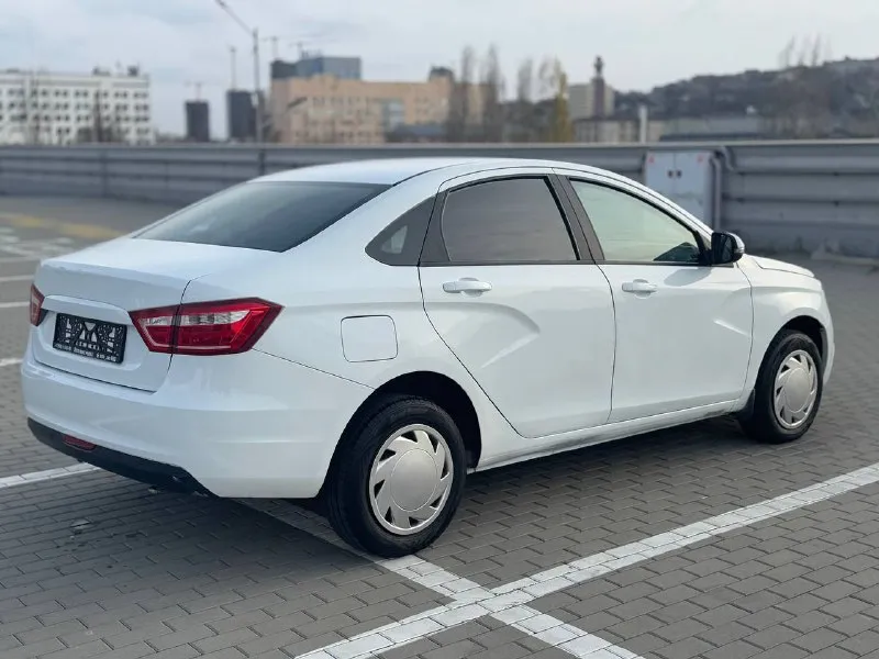 🏁в продаже lada vesta год выпуска: 2021 пробег на табло: 135 000 км птс: электронный, юр. чистый двигатель: 1.6 бензин трансмиссия: cvt vin: xtagfl440ny595812 цена: 690 000 новая цена: 680 000 руб. 📞 + 7 (928) 113-61-61 адрес: г. ростов-на-дону, тц «сиверс», пр. сиверса, 23 – как нас найти способы оплаты: — наличные; — кредит (20 банков); — безнал без ндс; — обмен на ваш авто. больше подробностей об авто и способах оплаты узнавайте у менеджера @autozaorndbot ________________ смотрите все авто в наличии – https://autozao. ru/ 🗺️ присоединяйтесь к авто зао в других городах: — москва — краснодар — екатеринбург - фотография - 3
