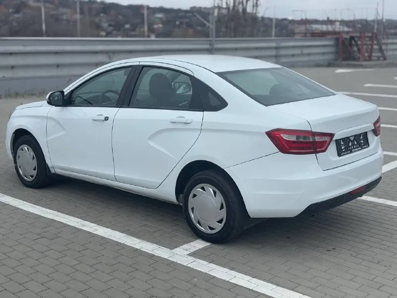 🏁в продаже lada vesta год выпуска: 2021 пробег на табло: 135 000 км птс: электронный, юр. чистый двигатель: 1.6 бензин трансмиссия: cvt vin: xtagfl440ny595812 цена: 690 000 новая цена: 680 000 руб. 📞 + 7 (928) 113-61-61 адрес: г. ростов-на-дону, тц «сиверс», пр. сиверса, 23 – как нас найти способы оплаты: — наличные; — кредит (20 банков); — безнал без ндс; — обмен на ваш авто. больше подробностей об авто и способах оплаты узнавайте у менеджера @autozaorndbot ________________ смотрите все авто в наличии – https://autozao. ru/ 🗺️ присоединяйтесь к авто зао в других городах: — москва — краснодар — екатеринбург - фотография - 4