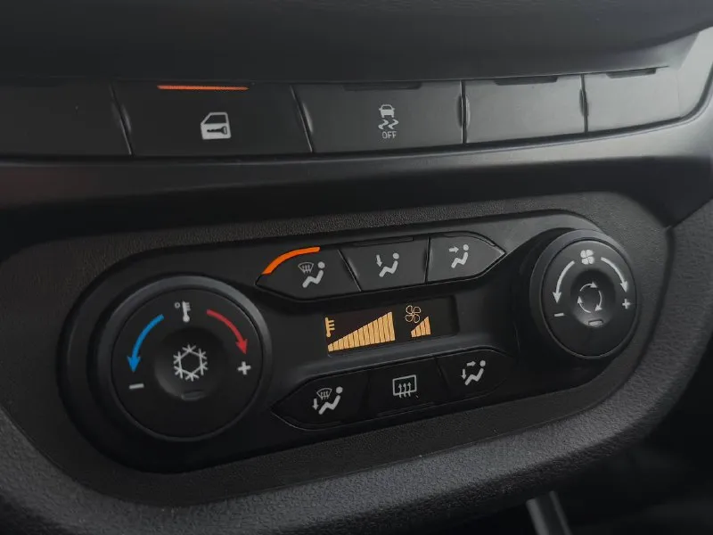 🏁в продаже lada vesta год выпуска: 2021 пробег на табло: 135 000 км птс: электронный, юр. чистый двигатель: 1.6 бензин трансмиссия: cvt vin: xtagfl440ny595812 цена: 690 000 новая цена: 680 000 руб. 📞 + 7 (928) 113-61-61 адрес: г. ростов-на-дону, тц «сиверс», пр. сиверса, 23 – как нас найти способы оплаты: — наличные; — кредит (20 банков); — безнал без ндс; — обмен на ваш авто. больше подробностей об авто и способах оплаты узнавайте у менеджера @autozaorndbot ________________ смотрите все авто в наличии – https://autozao. ru/ 🗺️ присоединяйтесь к авто зао в других городах: — москва — краснодар — екатеринбург - фотография - 7