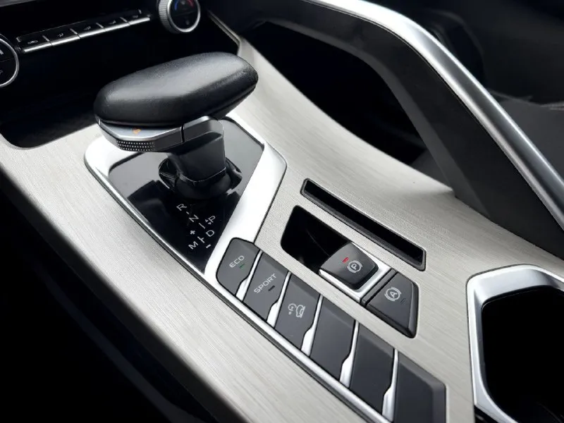 🏁в продаже geely coolray год выпуска: 2023 пробег на табло: 133 000 км птс: электронный, юр. чистый двигатель: 1.5 бензин трансмиссия: амт vin: y4k8622z2pb905057 цена: 1 270 000 новая цена: 1 260 000 руб. 📞 + 7 (928) 113-61-61 адрес: г. ростов-на-дону, тц «сиверс», пр. сиверса, 23 – как нас найти способы оплаты: — наличные; — кредит (20 банков); — безнал без ндс; — обмен на ваш авто. больше подробностей об авто и способах оплаты узнавайте у менеджера @autozaorndbot _______________ смотрите все авто в наличии – https://autozao. ru/ 🗺️ присоединяйтесь к авто зао в других городах: — москва — краснодар — екатеринбург - фотография - 10