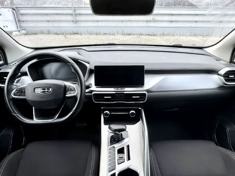 🏁в продаже geely coolray год выпуска: 2023 пробег на табло: 133 000 км птс: электронный, юр. чистый двигатель: 1.5 бензин трансмиссия: амт vin: y4k8622z2pb905057 цена: 1 270 000 новая цена: 1 260 000 руб. 📞 + 7 (928) 113-61-61 адрес: г. ростов-на-дону, тц «сиверс», пр. сиверса, 23 – как нас найти способы оплаты: — наличные; — кредит (20 банков); — безнал без ндс; — обмен на ваш авто. больше подробностей об авто и способах оплаты узнавайте у менеджера @autozaorndbot _______________ смотрите все авто в наличии – https://autozao. ru/ 🗺️ присоединяйтесь к авто зао в других городах: — москва — краснодар — екатеринбург - фотография - 5