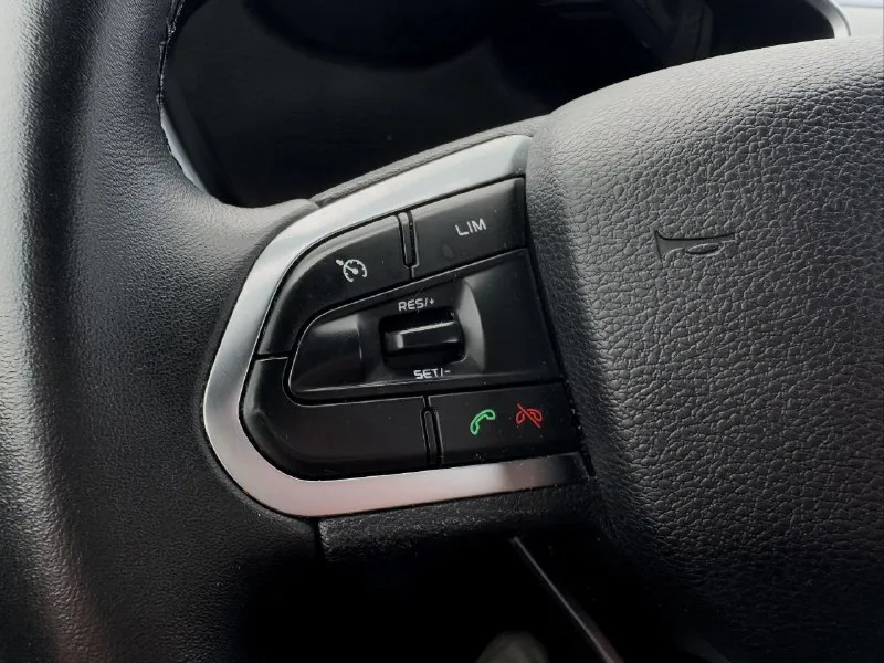 🏁в продаже geely coolray год выпуска: 2023 пробег на табло: 133 000 км птс: электронный, юр. чистый двигатель: 1.5 бензин трансмиссия: амт vin: y4k8622z2pb905057 цена: 1 270 000 новая цена: 1 260 000 руб. 📞 + 7 (928) 113-61-61 адрес: г. ростов-на-дону, тц «сиверс», пр. сиверса, 23 – как нас найти способы оплаты: — наличные; — кредит (20 банков); — безнал без ндс; — обмен на ваш авто. больше подробностей об авто и способах оплаты узнавайте у менеджера @autozaorndbot _______________ смотрите все авто в наличии – https://autozao. ru/ 🗺️ присоединяйтесь к авто зао в других городах: — москва — краснодар — екатеринбург - фотография - 7