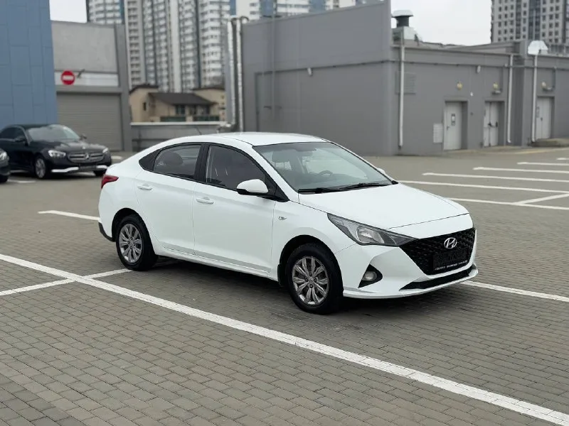 🏁в продаже hyundai solaris год выпуска: 2020 пробег на табло: 167 000 км птс: электронный, юр. чистый двигатель: 1.4 бензин трансмиссия: ат vin: z94k241bbmr251804 цена: 790 000 новая цена: 780 000 руб. 📞 + 7 (928) 113-61-61 адрес: г. ростов-на-дону, тц «сиверс», пр. сиверса, 23 – как нас найти способы оплаты: — наличные; — кредит (20 банков); — безнал без ндс; — обмен на ваш авто. больше подробностей об авто и способах оплаты узнавайте у менеджера @autozaorndbot __________________ смотрите все авто в наличии – https://autozao. ru/ 🗺️ присоединяйтесь к авто зао в других городах: — москва — краснодар — екатеринбург - фотография - 2