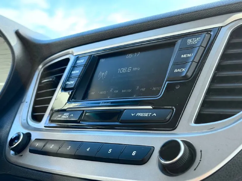 🏁в продаже hyundai solaris комплектация: active год выпуска: 2021 пробег на табло: 94 000 км птс : электронный, юр. чистый двигатель: 1.6 бензин трансмиссия: ат vin: z94k241cbmr269795 цена: 850 000 новая цена: 840 000 руб. 📞 + 7 (928) 113-61-61 адрес: г. ростов-на-дону, тц «сиверс», пр. сиверса, 23 – как нас найти способы оплаты: — наличные; — кредит (20 банков); — безнал без ндс; — обмен на ваш авто. больше подробностей об авто и способах оплаты узнавайте у менеджера @autozaorndbot ___________ смотрите все авто в наличии – https://autozao. ru/ 🗺️ присоединяйтесь к авто зао в других городах: — москва — краснодар — екатеринбург - фотография - 6