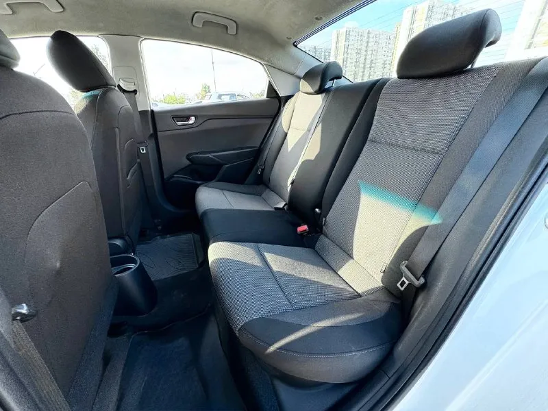 🏁в продаже hyundai solaris комплектация: active год выпуска: 2021 пробег на табло: 94 000 км птс : электронный, юр. чистый двигатель: 1.6 бензин трансмиссия: ат vin: z94k241cbmr269795 цена: 850 000 новая цена: 840 000 руб. 📞 + 7 (928) 113-61-61 адрес: г. ростов-на-дону, тц «сиверс», пр. сиверса, 23 – как нас найти способы оплаты: — наличные; — кредит (20 банков); — безнал без ндс; — обмен на ваш авто. больше подробностей об авто и способах оплаты узнавайте у менеджера @autozaorndbot ___________ смотрите все авто в наличии – https://autozao. ru/ 🗺️ присоединяйтесь к авто зао в других городах: — москва — краснодар — екатеринбург - фотография - 9