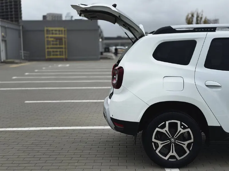 🏁в продаже renault duster комплектация: style год выпуска: 2021 пробег на табло: 64 000 км птс: электронный, юр. чистый двигатель: 1.3 бензин трансмиссия: cvt vin: x7lhsrp3968539041 цена: 1 290 000 новая цена: 1 280 000 руб. 📞 + 7 (928) 113-61-61 адрес: г. ростов-на-дону, тц «сиверс», пр. сиверса, 23 – как нас найти способы оплаты: — наличные; — кредит (20 банков); — безнал без ндс; — обмен на ваш авто. больше подробностей об авто и способах оплаты узнавайте у менеджера @autozaorndbot _______________ смотрите все авто в наличии – https://autozao. ru/ 🗺️ присоединяйтесь к авто зао в других городах: — москва — краснодар — екатеринбург - фотография - 5