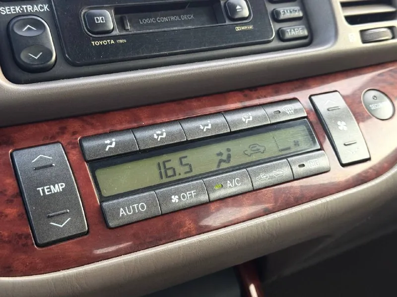 🚘 в продаже toyota camry xv30 год выпуска: 2003 пробег на табло: 286 000 км птс: оригинал, юр. чистый двигатель: 2.4 трансмиссия: mt vin: jtdbe38k300133899 цена: уточняйте у менеджера в @autozaorndbot 📞 +7 (863) 209-79-25 адрес: г. ростов-на-дону, тц «сиверс», пр. сиверса, 23 – как нас найти ежедневно с 10:00 до 20:00 способы оплаты: — наличные; — кредит (20 банков); — безнал без ндс; — обмен на ваш авто. смотрите все авто в наличии – https://autozao. ru/ _______________ 🗺️ присоединяйтесь к авто зао в других городах: — москва — краснодар — екатеринбург - фотография - 6