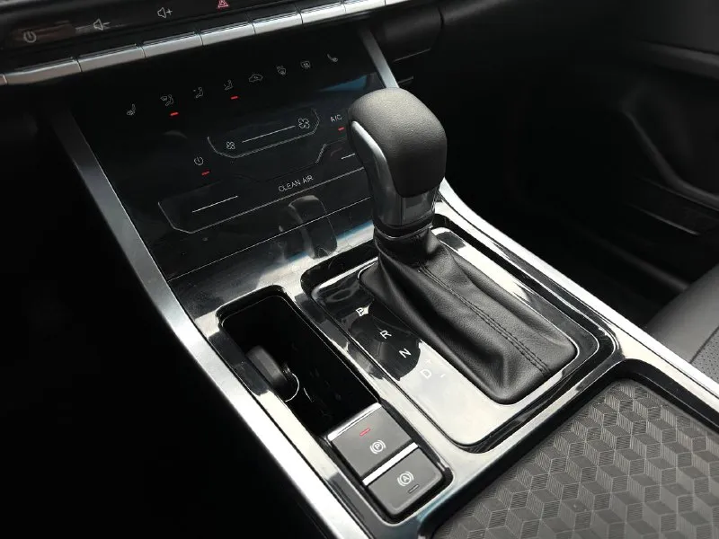 🏁в продаже chery tiggo 4 pro год выпуска: 2022 пробег на табло: 71 000 км птс: электронный, юр. чистый двигатель: 1.5 бензин трансмиссия: cvt vin: lvvdb21b0pd087513 цена: 1 130 000 руб. 📞 + 7 (863)209-79-25 адрес: г. ростов-на-дону, тц «сиверс», пр. сиверса, 23 – как нас найти способы оплаты: — наличные; — кредит (20 банков); — безнал без ндс; — обмен на ваш авто. больше подробностей об авто и способах оплаты узнавайте у менеджера в @autozaorndbot __________________ смотрите все авто в наличии – https://autozao. ru/ 🗺️ присоединяйтесь к авто зао в других городах: — москва — краснодар — екатеринбург - фотография - 7