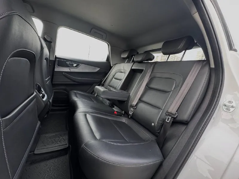 🏁в продаже chery tiggo 4 pro год выпуска: 2022 пробег на табло: 71 000 км птс: электронный, юр. чистый двигатель: 1.5 бензин трансмиссия: cvt vin: lvvdb21b0pd087513 цена: 1 130 000 руб. 📞 + 7 (863)209-79-25 адрес: г. ростов-на-дону, тц «сиверс», пр. сиверса, 23 – как нас найти способы оплаты: — наличные; — кредит (20 банков); — безнал без ндс; — обмен на ваш авто. больше подробностей об авто и способах оплаты узнавайте у менеджера в @autozaorndbot __________________ смотрите все авто в наличии – https://autozao. ru/ 🗺️ присоединяйтесь к авто зао в других городах: — москва — краснодар — екатеринбург - фотография - 8