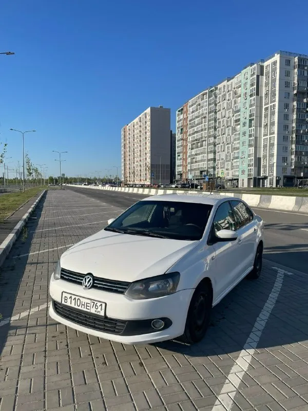 Продаю поло 2013 года выпуска пробег 230000 машиной владею два года поменяно много чего из основного... - фотография